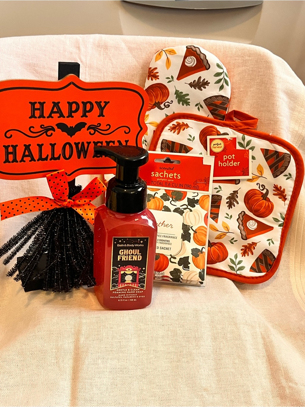 Bath & Body Works Ghoul Friend Hand Soap Bundle